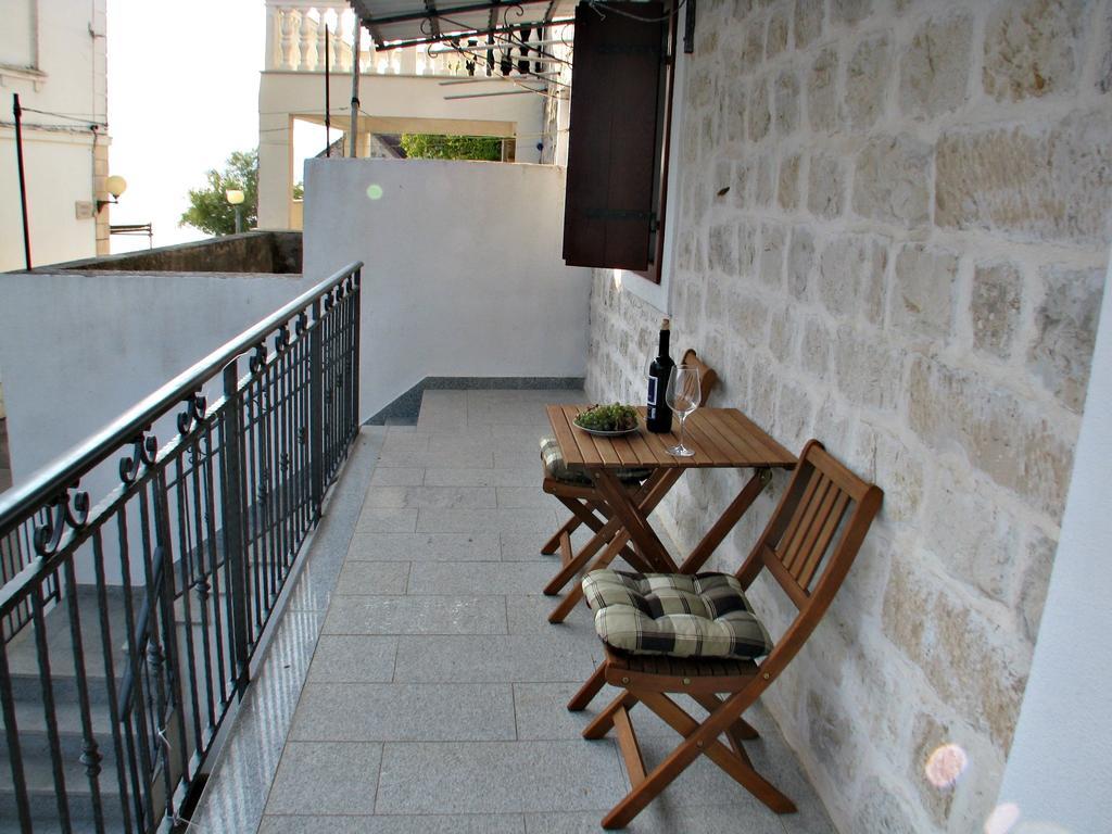 Apartment Noa Kaštel Kambelovac Værelse billede