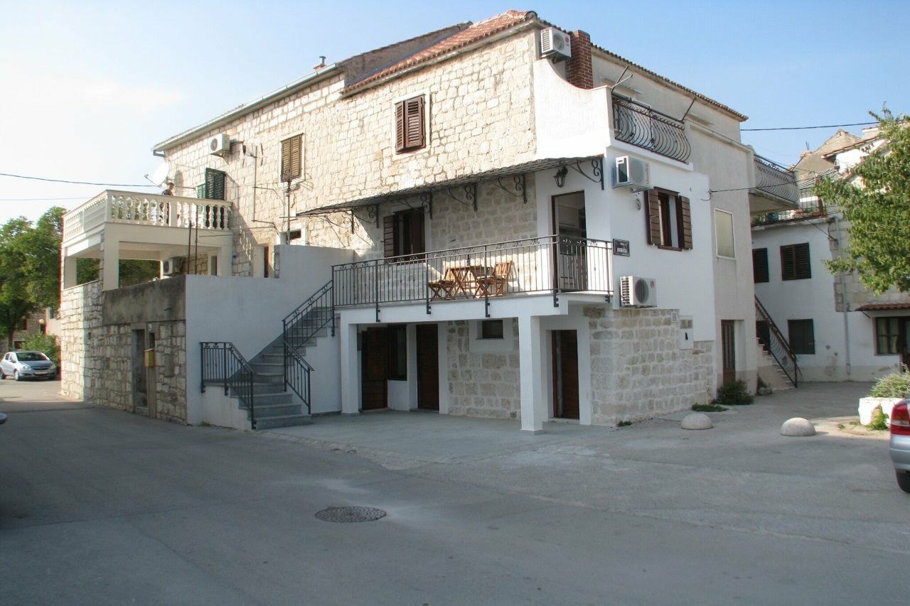Apartment Noa Kaštel Kambelovac Eksteriør billede